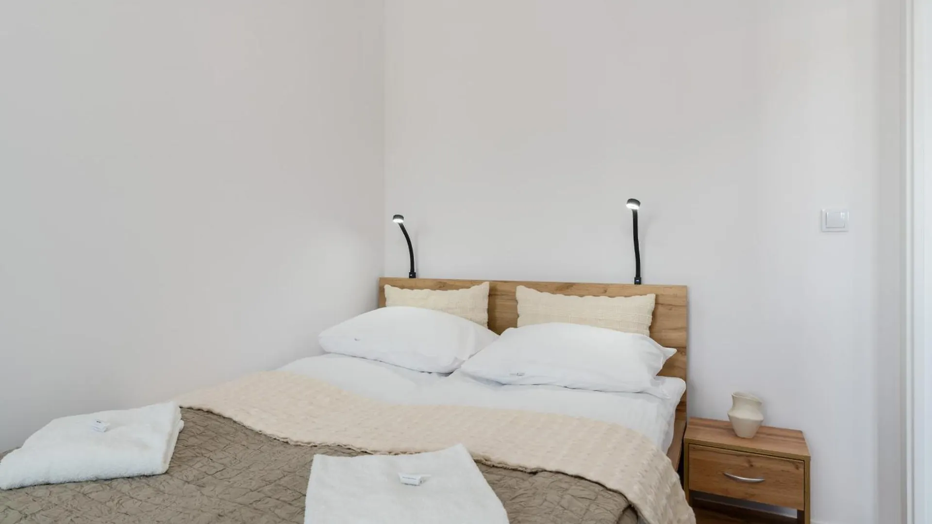Bukowska 18 Apartment With Balcony Mtp Poznan By Noclegi Renters